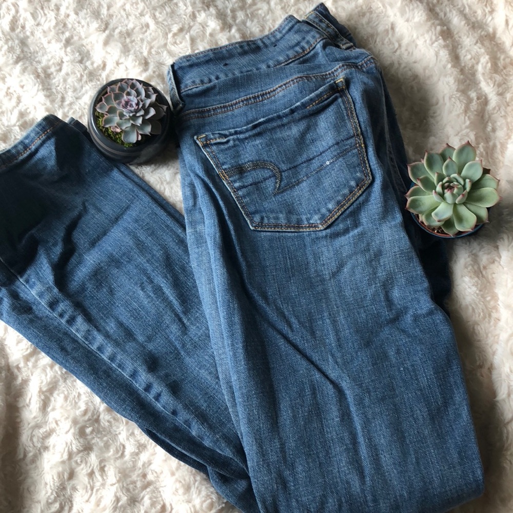 •Distressed American Eagle Jeans•